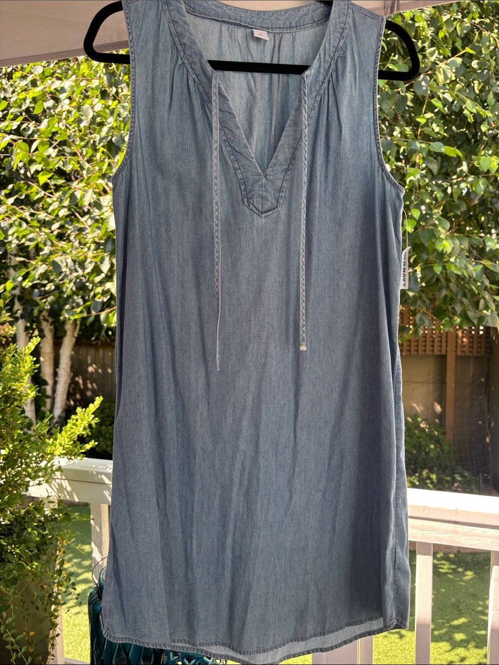 Old Navy Classic Light Blue Chambray
/Denim Like Sleeveless Midi Shift Dress NWT